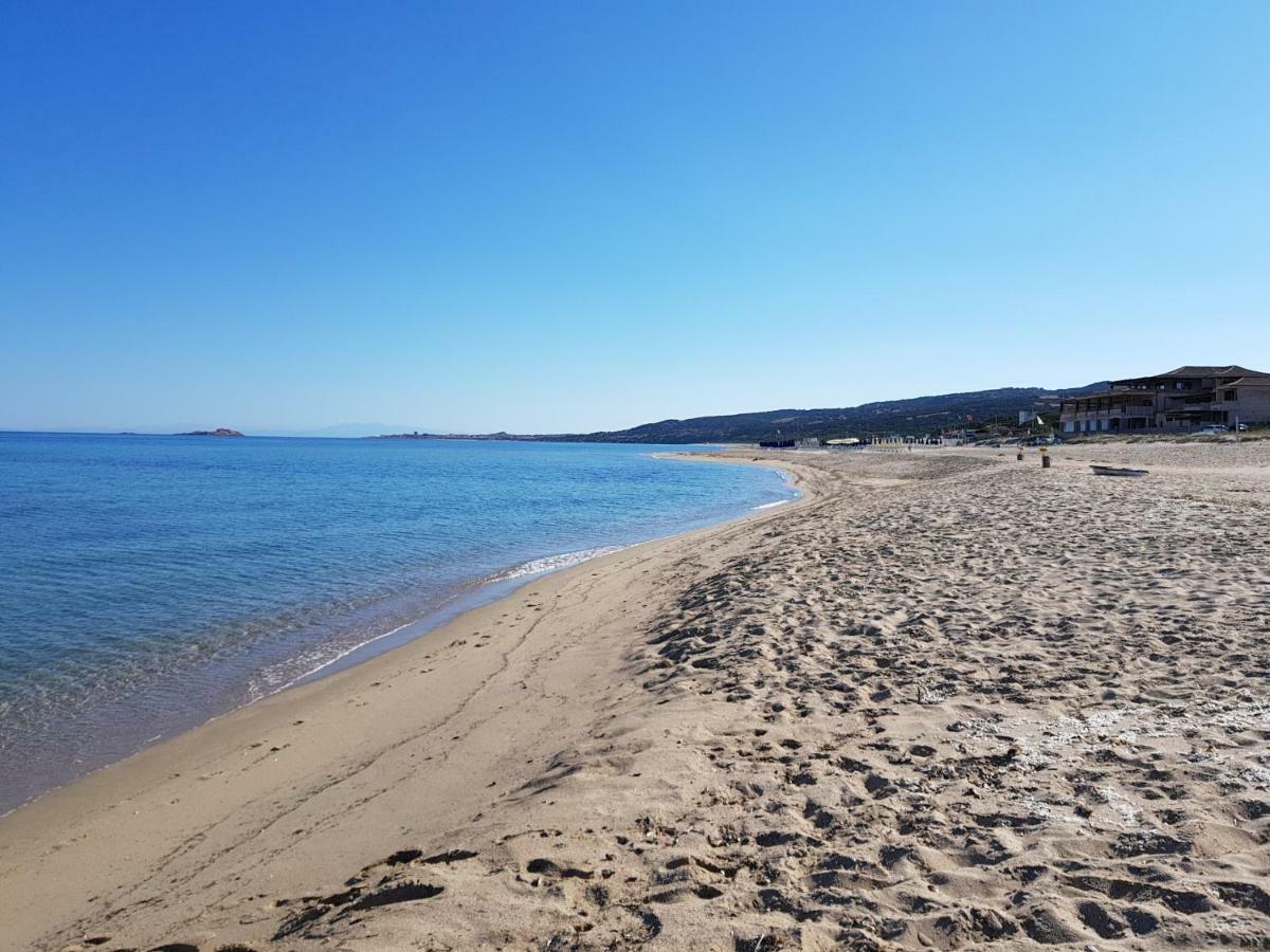 Borgo Lu Canali Da Gavino Apartment Badesi Bagian luar foto