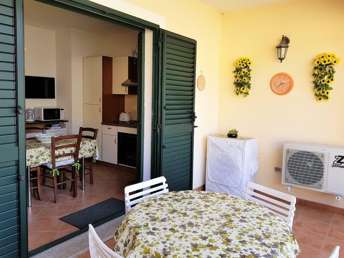 Borgo Lu Canali Da Gavino Apartment Badesi Bagian luar foto