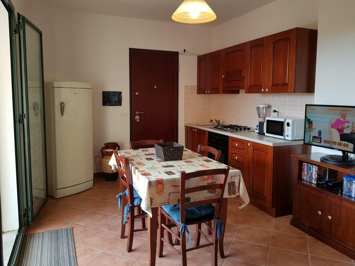 Borgo Lu Canali Da Gavino Apartment Badesi Bagian luar foto